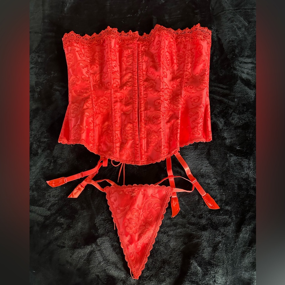 Frederick’s of Hollywood lace up corset w/ matching panties.Gently used.Size 40.